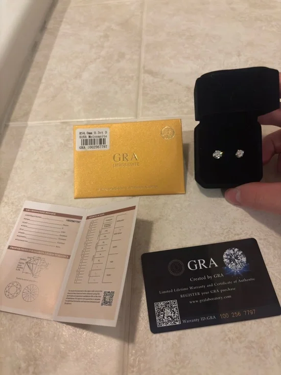 VVS-1 GRA certified 4mm .03ct moissanite diamond earrings - Picture 3 of 6